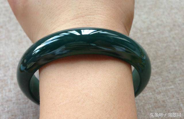 油青种翡翠到底好不好?千万别花冤枉钱,你需要全面了解下
