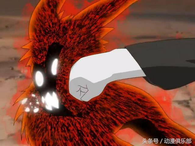 当时鸣人被大蛇丸刺激而尾兽化暴走,化成为四尾形态