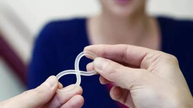 其次, 放入的位置不在子宫,而是在阴道中.