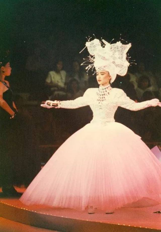 陈慧娴89年告别演唱会的绝唱,看到她流泪的那