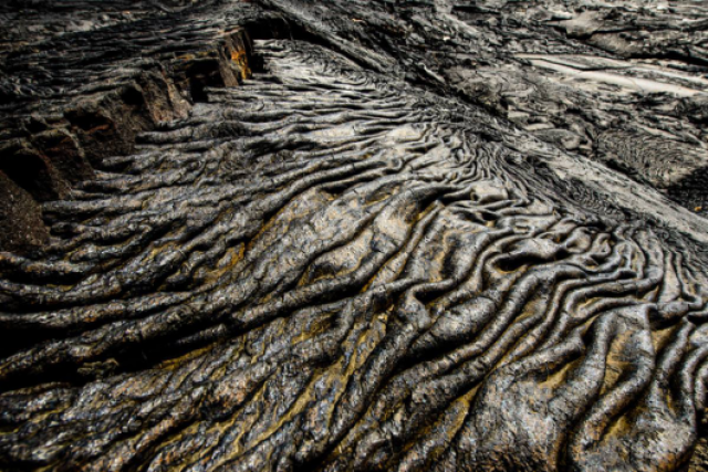 蜜蜡鉴定之图文透彻剖析流淌纹与搅拌纹