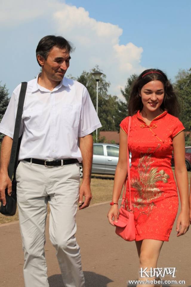 中国人娶塞尔维亚女孩图片
