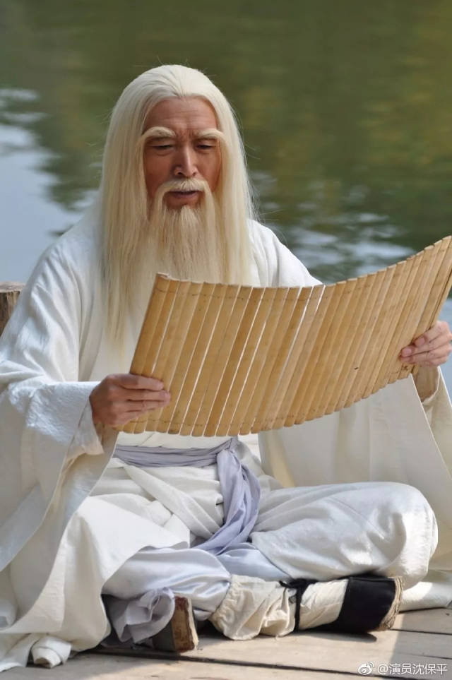 沈保平老师很少接受媒体的采访,微博上也是分享自己的拍戏生活趣事