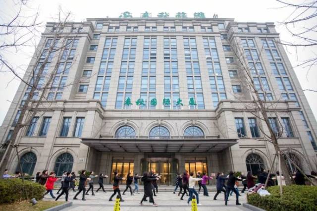 刘永功老师与春秋航空王正华董事长交流取经