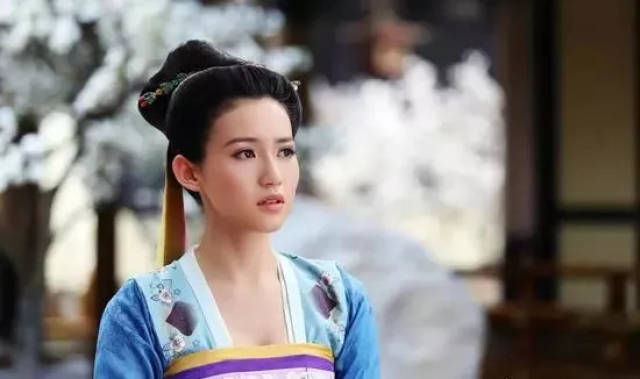 《美人如画》里的李明娟,眼眸尽露悲情,却不显可怜.