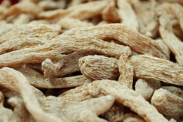 赤箭,独摇芝,离母,合离草,神草,鬼督邮,木浦,明天麻,定风草,白龙皮等