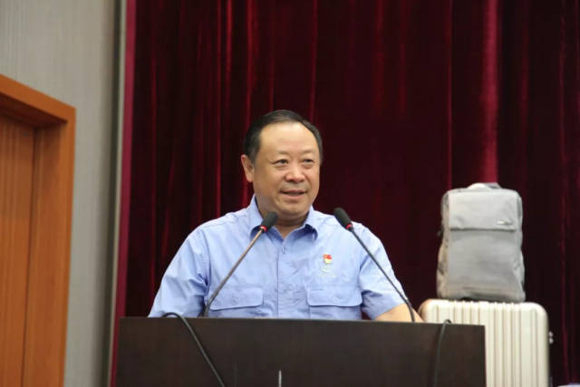 新入职大学生代表发言 祝贺 祝福  高海军代表集团向