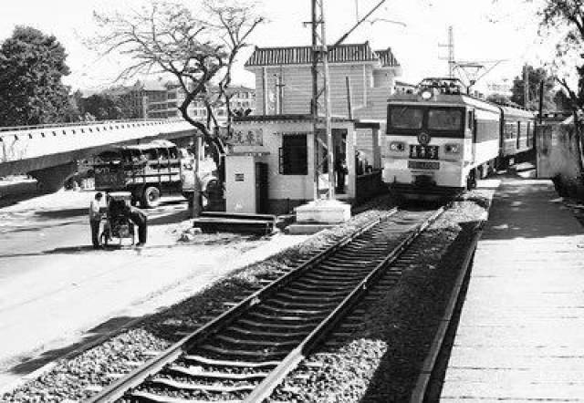 宛如海滩之上的一叶扁舟 集美火车站建于1956年 集美站原来不叫集美站