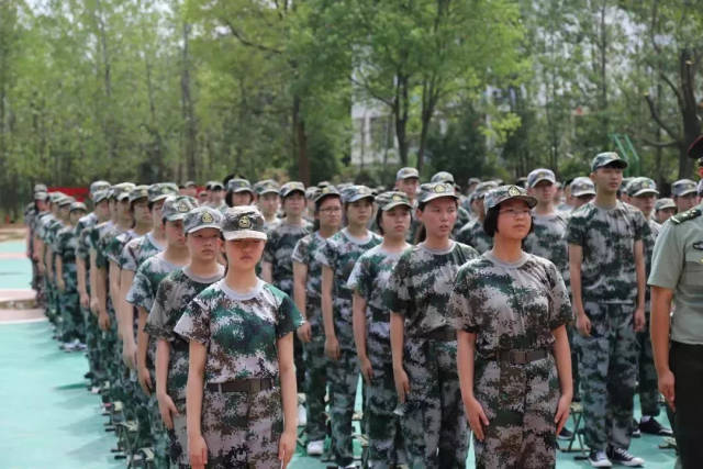 致新高一,这些高中军训正在进行中!军训实况了解一下!