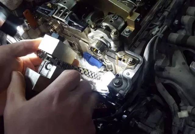 奔驰271通病发动机凸轮轴正时故障维修图解