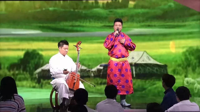 孟和乌力吉演唱蒙古族民歌