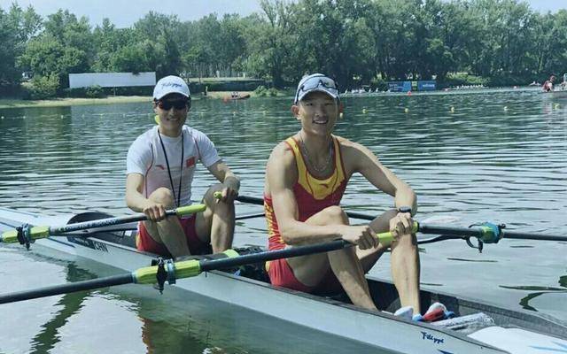 赛艇男子双人双桨决赛 张志远陈森森逆袭夺银牌