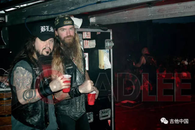 如果你是个资深金属乐迷的话,那么吉他硬汉zakk wylde与pantera乐队