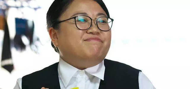 笕美和子演妹妹,她是一个被罩杯"耽误"的高颜值女星,出演过《暗金丑岛