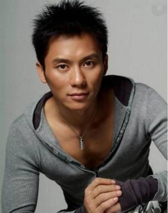 里面他撞脸李晨!