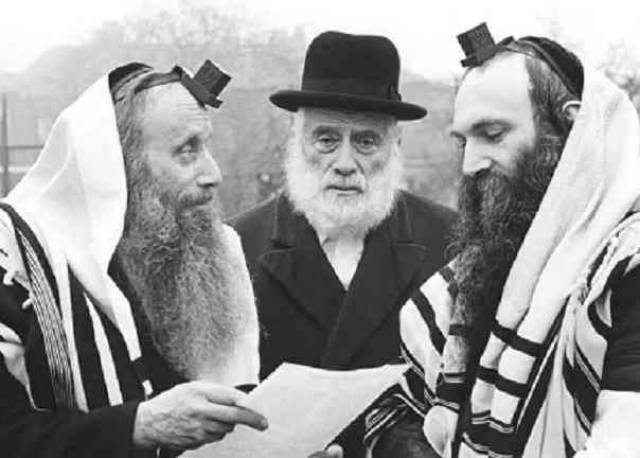 为什么说:三个犹太人坐在一起,就可以决定