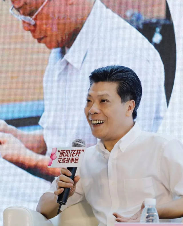 徐永成表示,想入行的年轻人一定要热爱制琴行业,不要想着赚大钱.