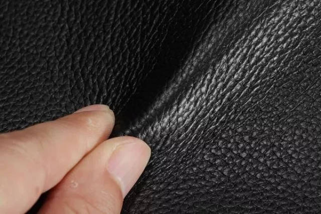 这么多年,你可能误会牛皮沙发上的疤痕了!