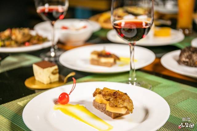 不容错过的还有这份法国红酒鹅肝!