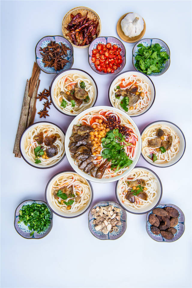 桂林米粉传统老四样之首马肉米粉,太好吃了!