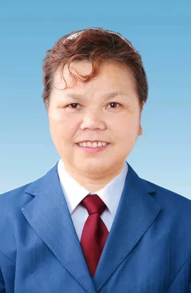 请为腾蛟这名女干部点赞!