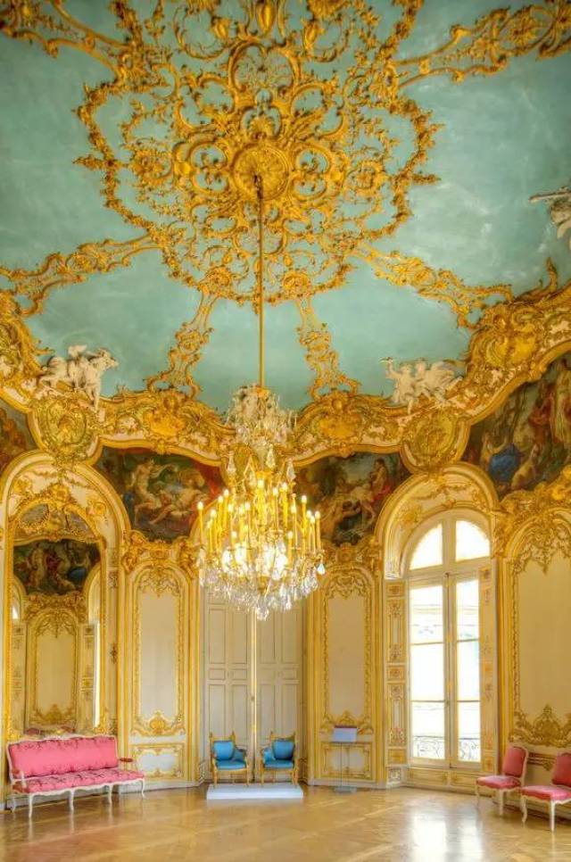 法国宫廷18世纪的"时尚圈"