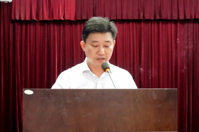 区委常委,区委办主任钟金鸿,区人大常委会副主任黄建声,副区长蔡晓霞