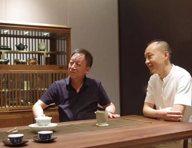 易中天老师书房实景 q19 我有个90后朋友在装修房子,问他要不要选新