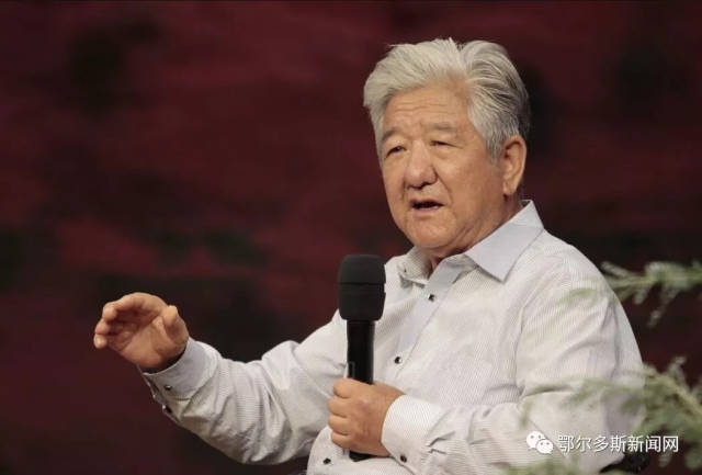 鄂尔多斯市防治沙漠化暨沙产业草产业协会会长 王果香