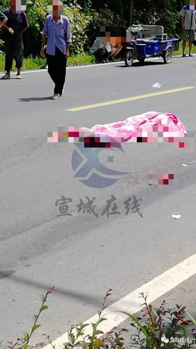 宣城发生惨烈车祸,一女子当场死亡!男孩被送往医院!