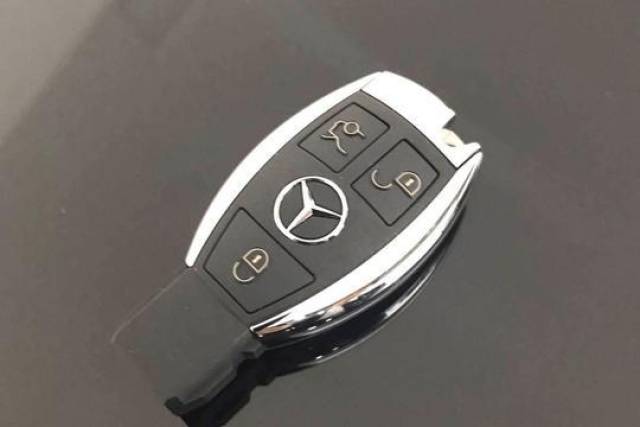 一直以来就是,然而车钥匙看起来也是很大气的,形状也比较特殊的!