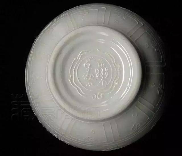 明永乐高白釉青花内府龙凤纹天球瓶_纹饰