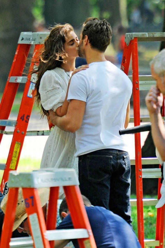 taylor hill|维密天使泰勒展露精灵美貌 与男友片场接吻秀恩爱