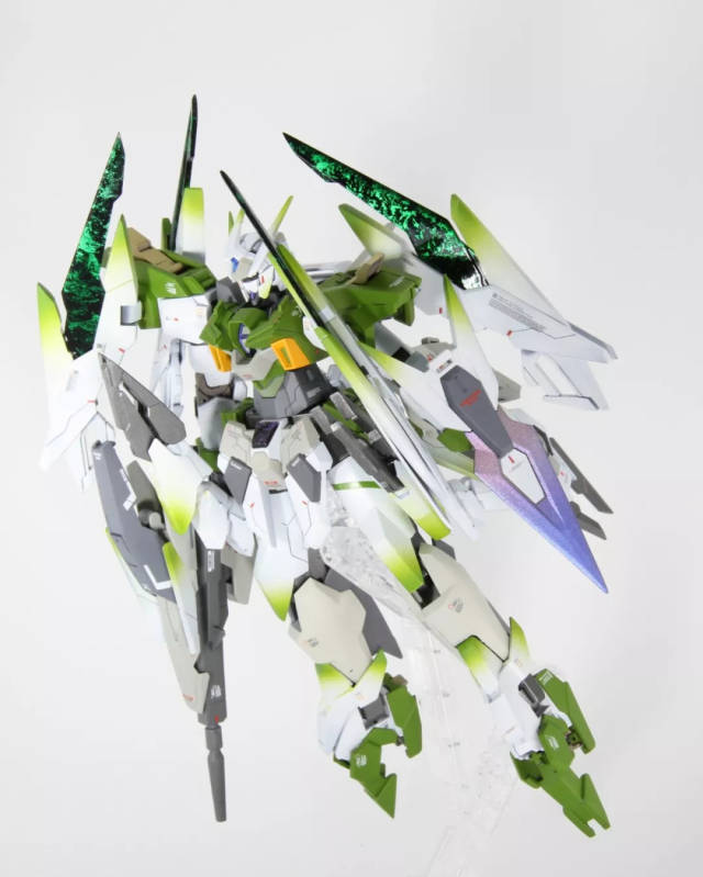 要想外表过得去,涂装必须带点绿,ageii 马格南