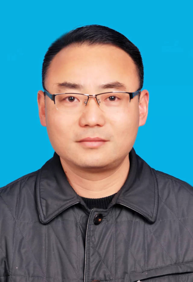 党校大专文化,现任市国土局第一国土资源中心所所长,海陵分局副局长