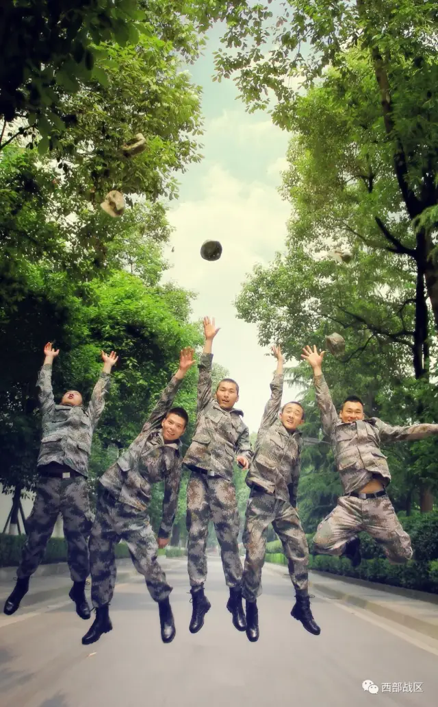 老兵,我偷偷地记下了你这两年的军营青春!