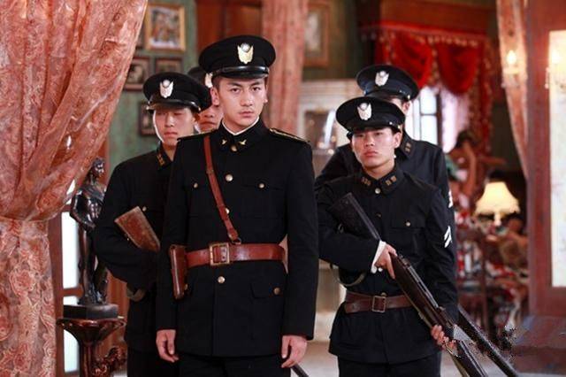《生死迷情》以解放战争为背景,讲述了缉私总署侦缉队队长唐景云(康磊