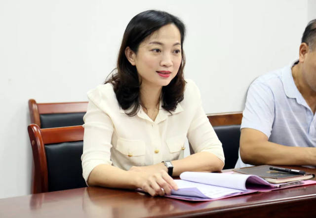 黄丽凤督导井都镇时提出要举旗帜聚民心展形象