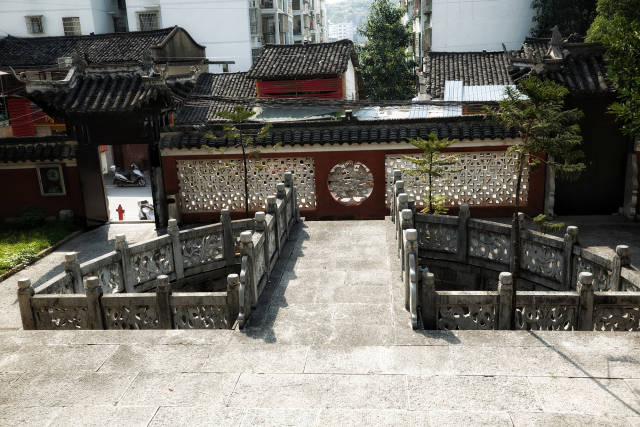 位于石阡县城东南越城路的府文庙历经战火,多次重修,至清乾隆51年重修