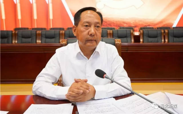 州委副书记,州委政法委书记王敬斋主持会议.