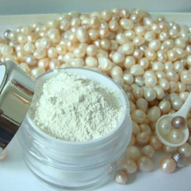 令人润泽好颜色;涂手足,去皮肤逆胪;坠痰,除面斑……"等等,可见珍珠粉