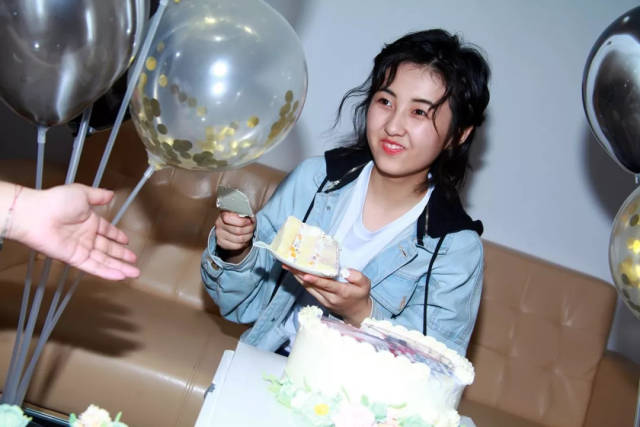 【重温见面会】张子枫小妹妹原来是这样的.