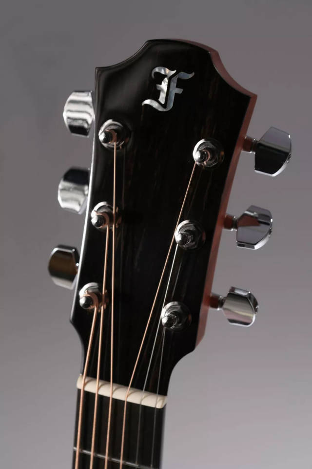 下弦枕:tusq,有音准补偿 护板:透明防刮护板 配件:hiscox硬质琴箱 -d