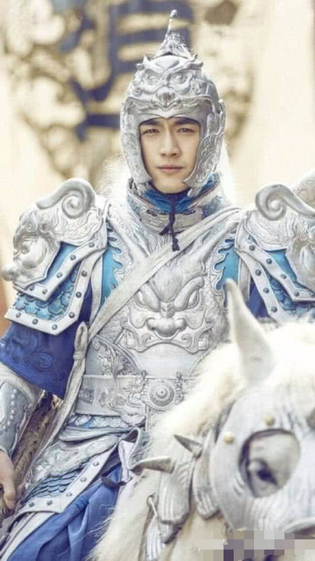 八位"身披铠甲"的古装男星,胡歌完美,林更新满分,鹿晗厉害了
