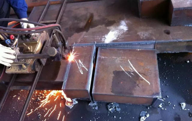 加工| 气割的操作及其工艺参数
