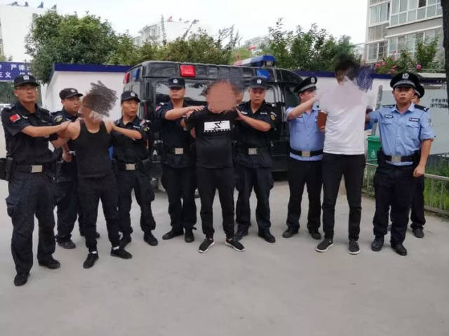 接此指令后巡特警大队副大队长杨浩迅速组织二十名警力赶赴案发现场