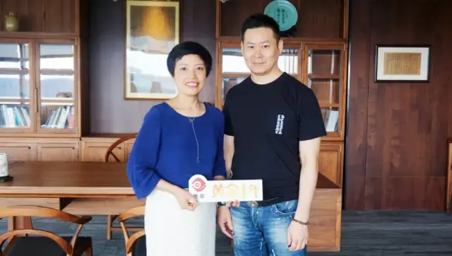 ▍唐三彩董事长 周彦鑫 (右一) 青眼联合创始人 李惠华 (左一)