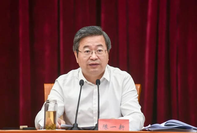 常委,教育科学文化卫生委员会主任委员,江苏省原省长 副组长:许群杰