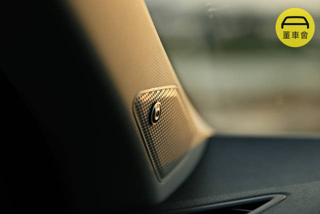 车载音响有 beats 提供,beats 低音之所长在车内继续发扬.