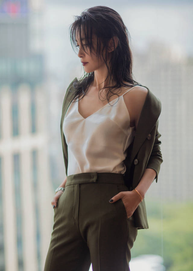 李冰冰出席巨齿鲨全球记者会口碑一致好评